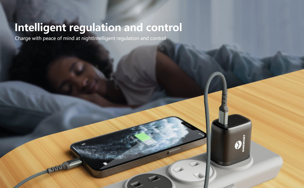 Onemust OM-A04 PD 20W USB-C Fast Charger - White / Black